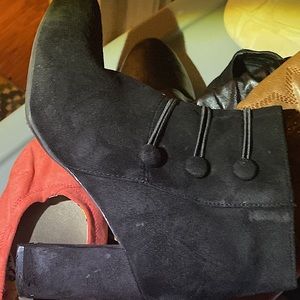 Nice Black Booties size 8